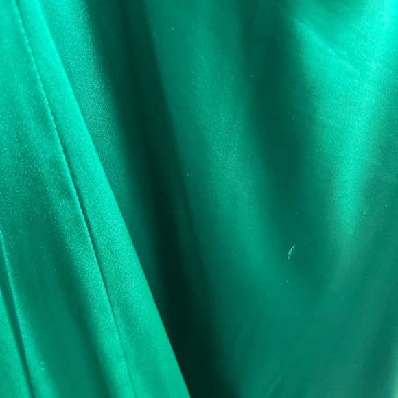 XSCAPE MAXI DRESS SIZE 14 fits like a 12. Has a few pulls as shown in the images - Picture 4 of 5